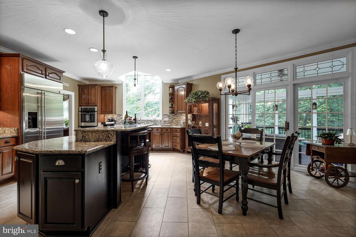 Dining room, Interior, Kitchen, Pendant Lights, Recessed Lighting, Stainless Steel Appliances