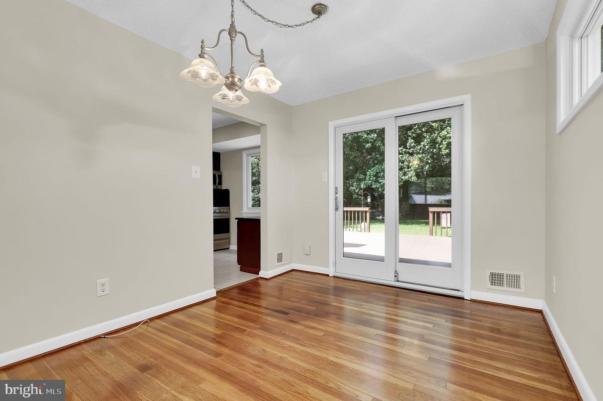 Empty room, Interior, Pendant Lights, Wood Texture Flooring