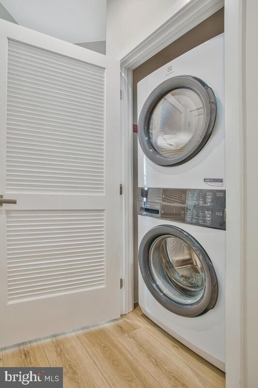 Interior, Utility Closets, Washer, Wood Texture Flooring