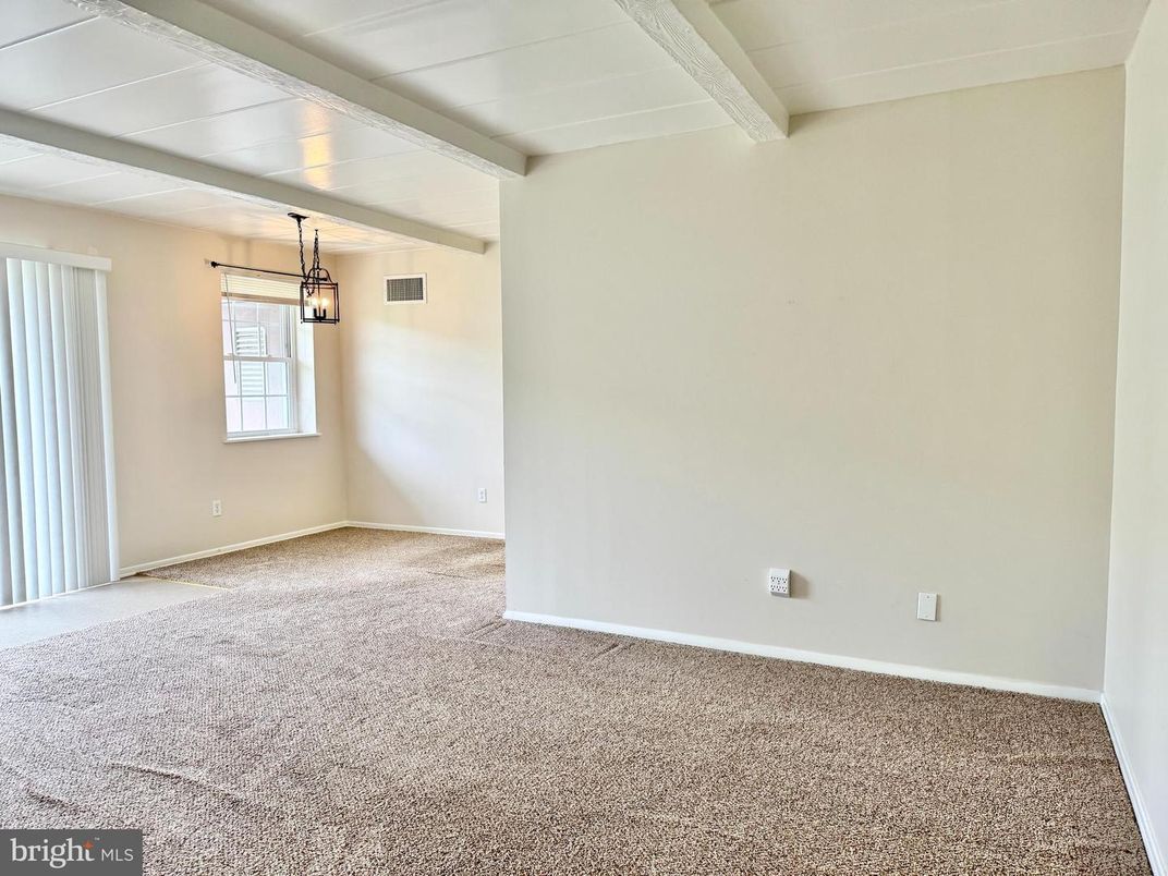 Empty room, Interior, Pendant Lights