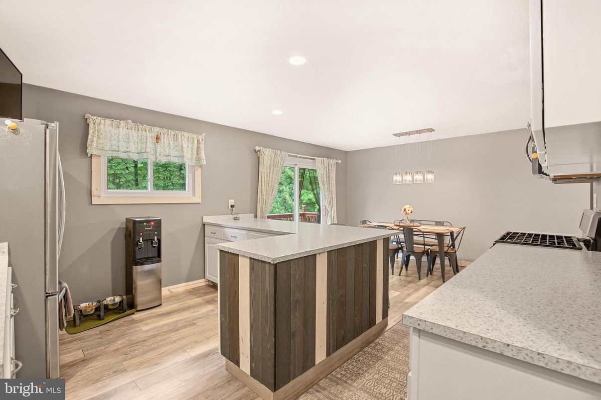 Dining room, Interior, Kitchen, Pendant Lights, Recessed Lighting, Wood Texture Flooring