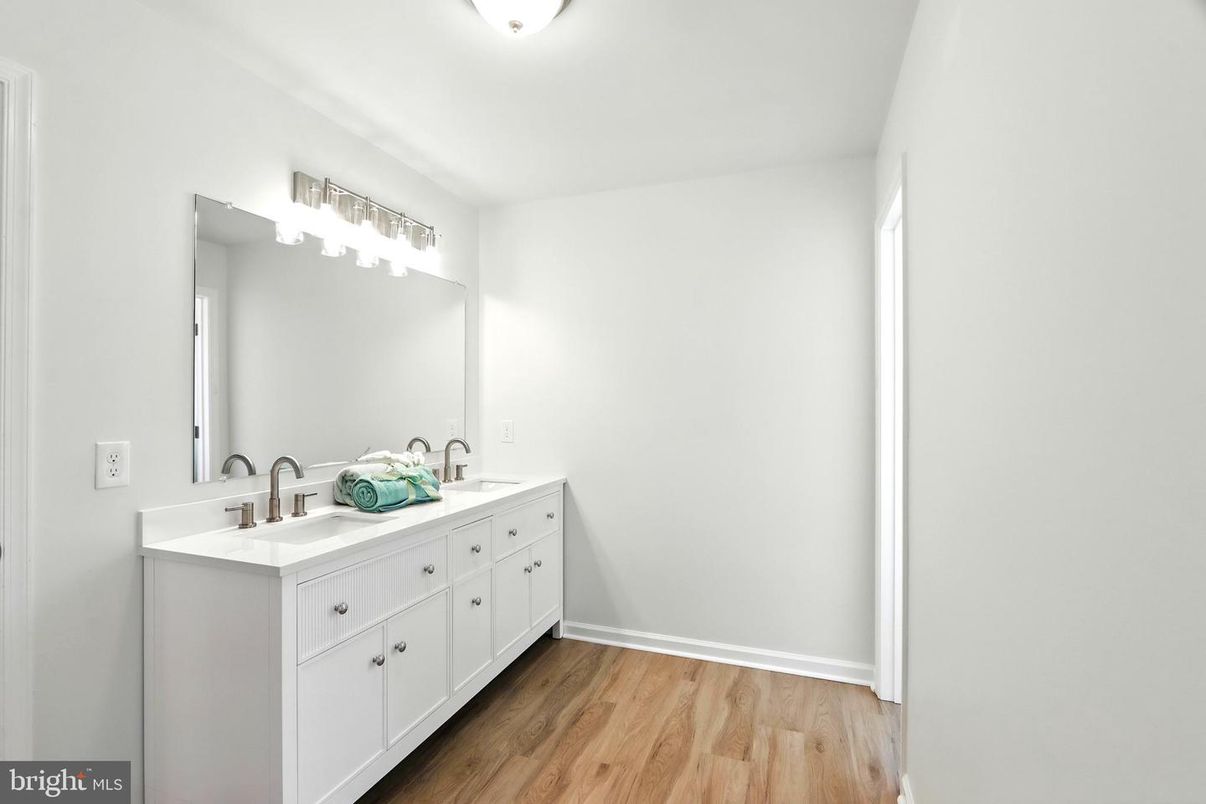Bathroom, Dual Sink Vanities, Interior, Wood Texture Flooring
