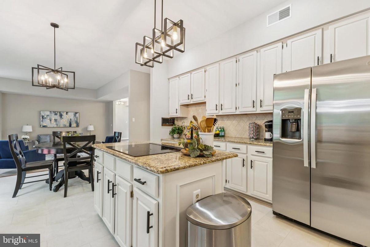 Dining room, Interior, Kitchen, Pendant Lights, Stainless Steel Appliances