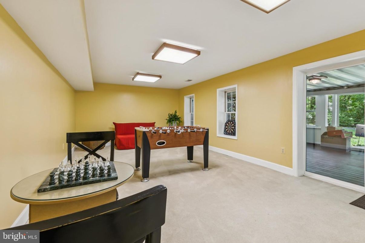 Game Room, Interior