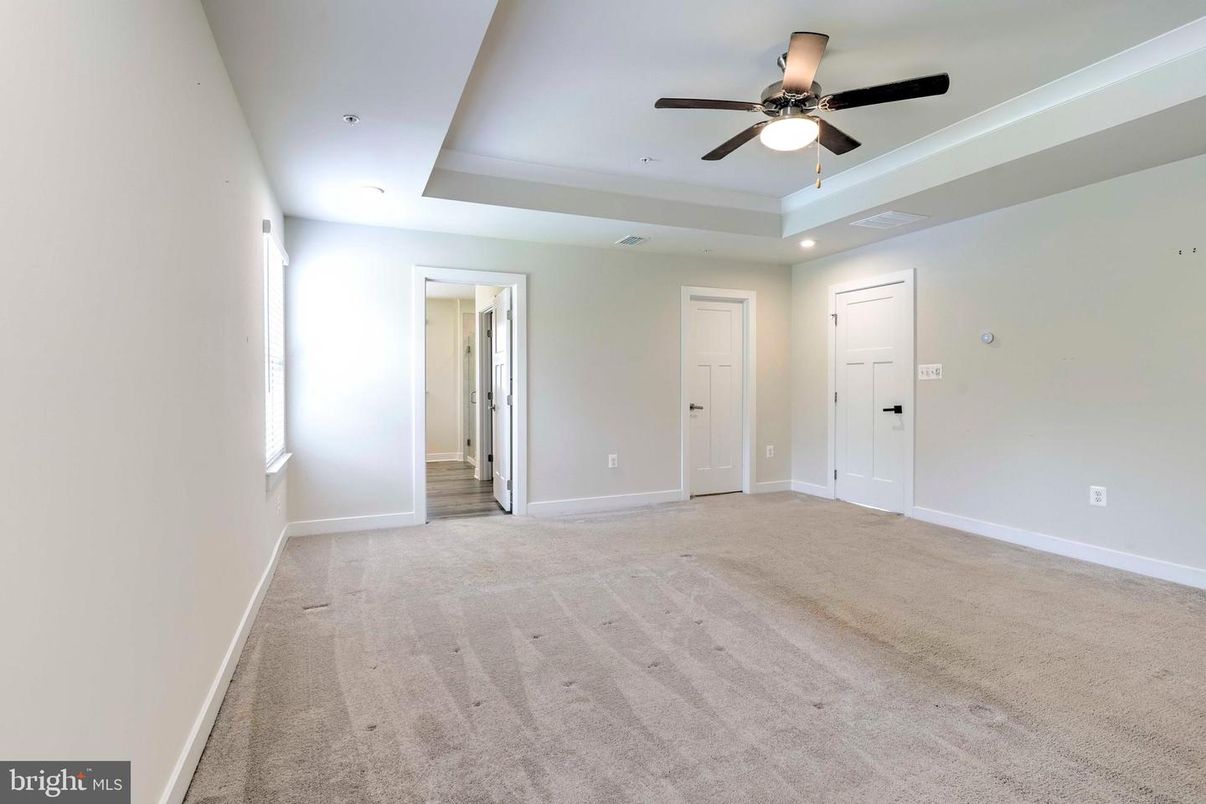 Empty room, Interior, Recessed Lighting