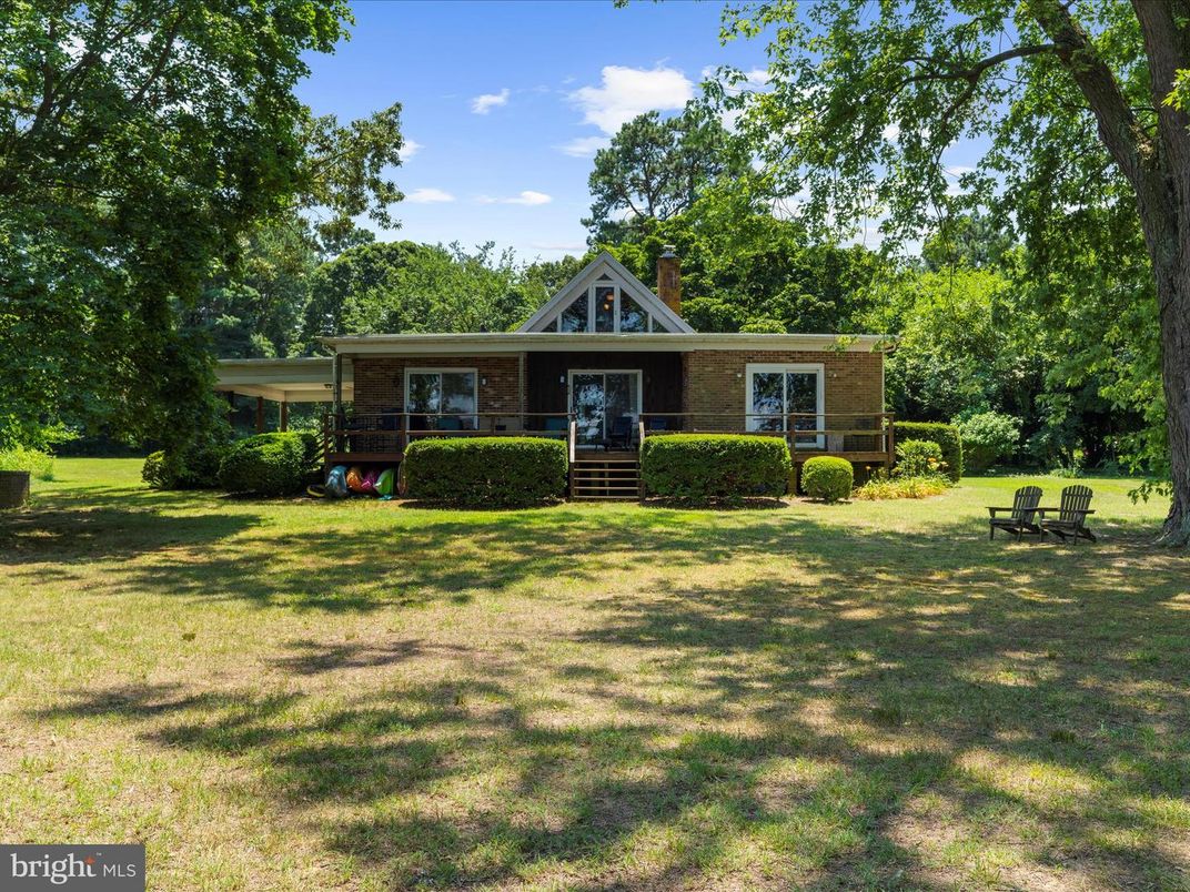 Backyard, Exterior, Facade, Brick Facade, Log Home