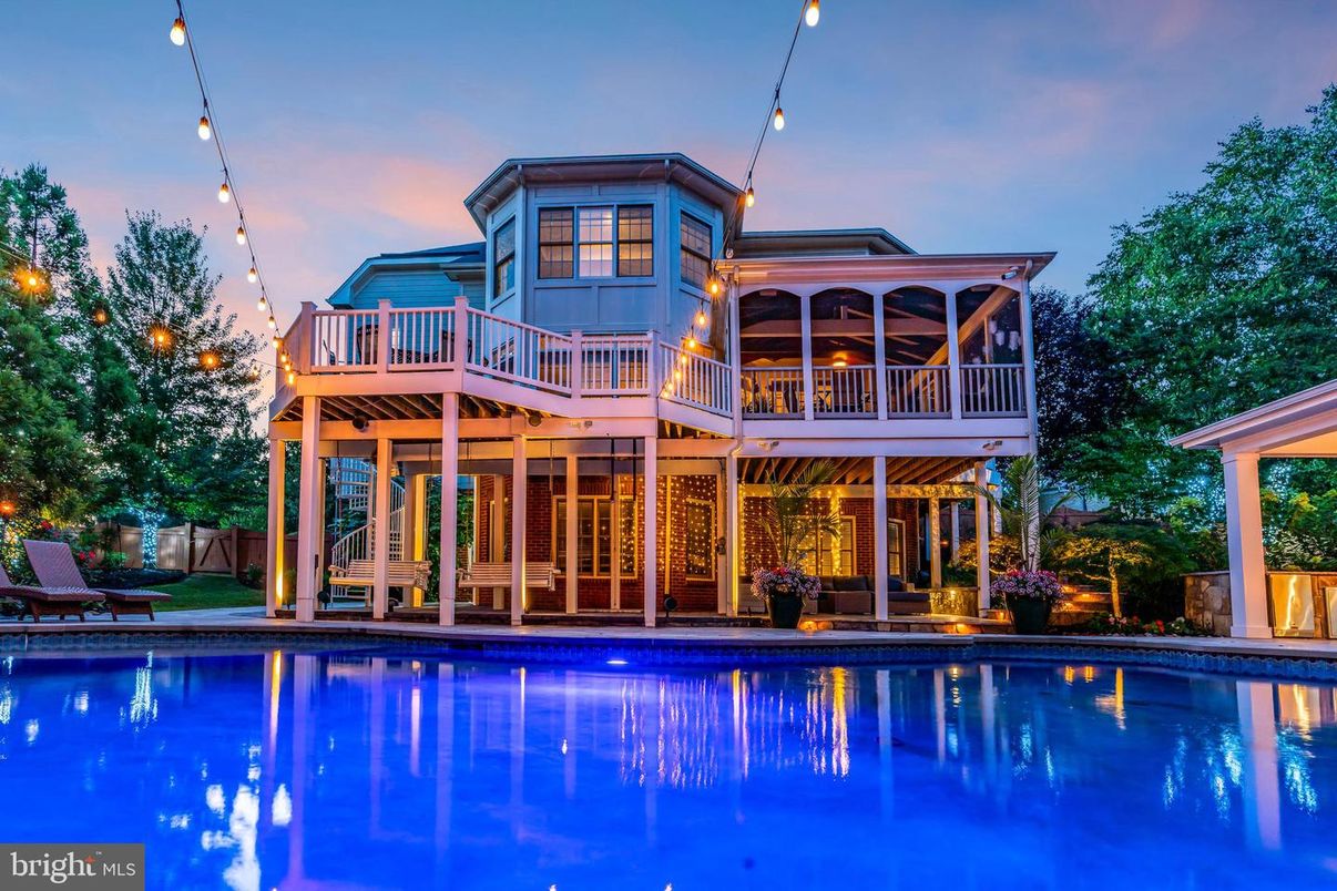 Exterior, Pool