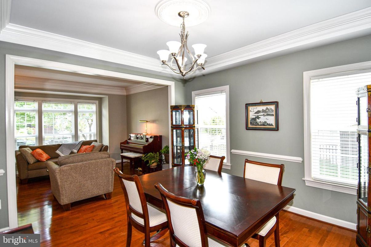 Chandelier, Dining room, Interior, Living room, Piano, Wood Texture Flooring