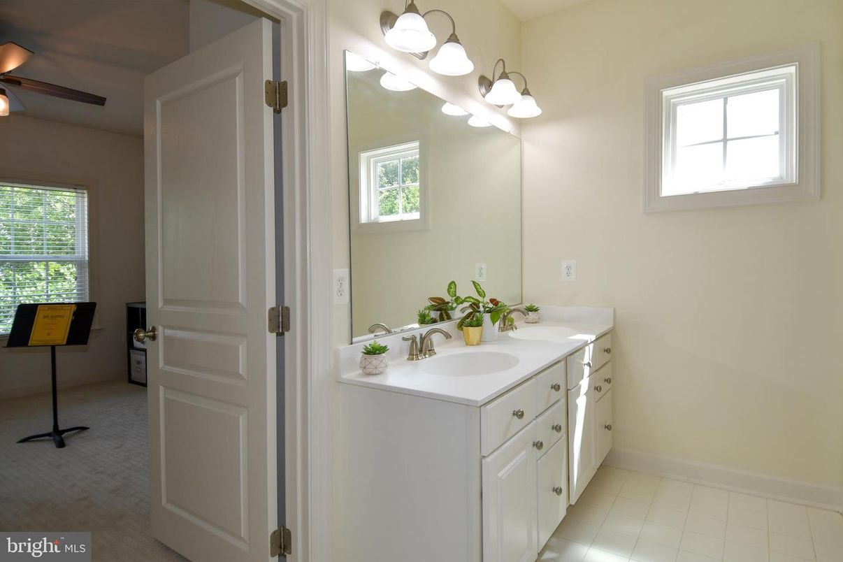 Bathroom, Dual Sink Vanities, Interior