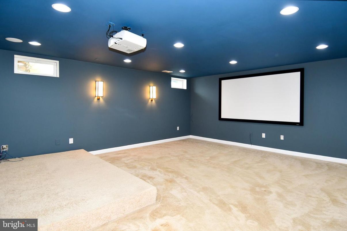 Empty room, Interior, Projection Screen, Recessed Lighting, Theatre Room