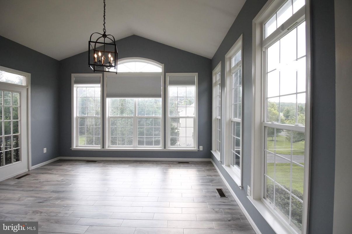 Empty room, Interior, Pendant Lights, Wood Texture Flooring