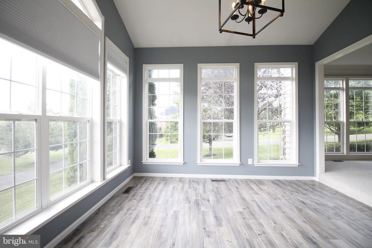 Empty room, Interior, Pendant Lights, Wood Texture Flooring