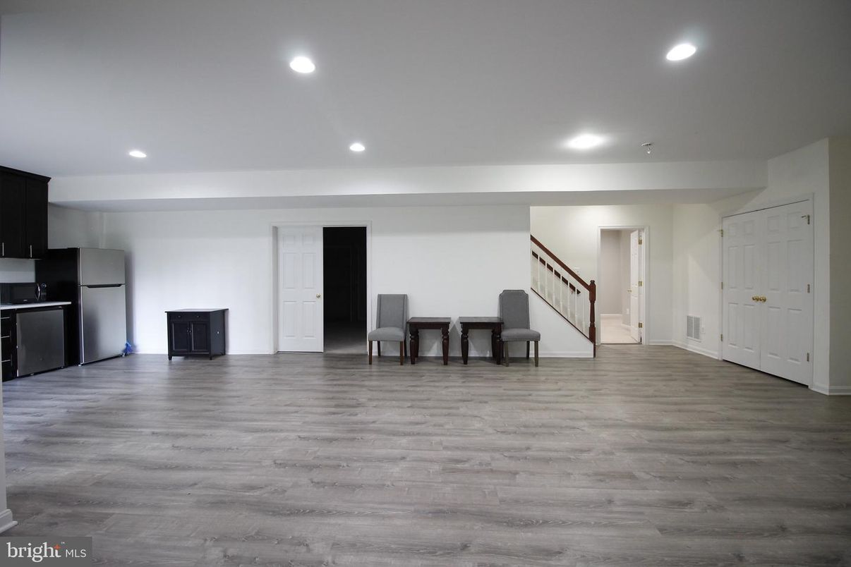 Empty room, Interior, Kitchen, Recessed Lighting, Wood Texture Flooring