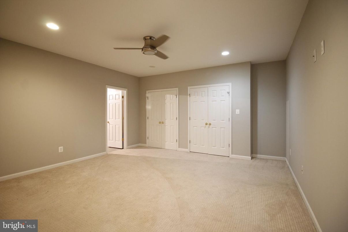Empty room, Interior, Recessed Lighting