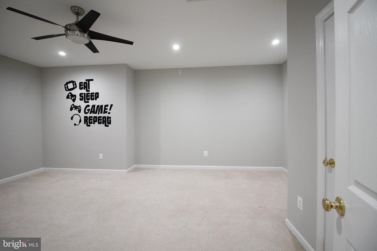Empty room, Interior, Recessed Lighting