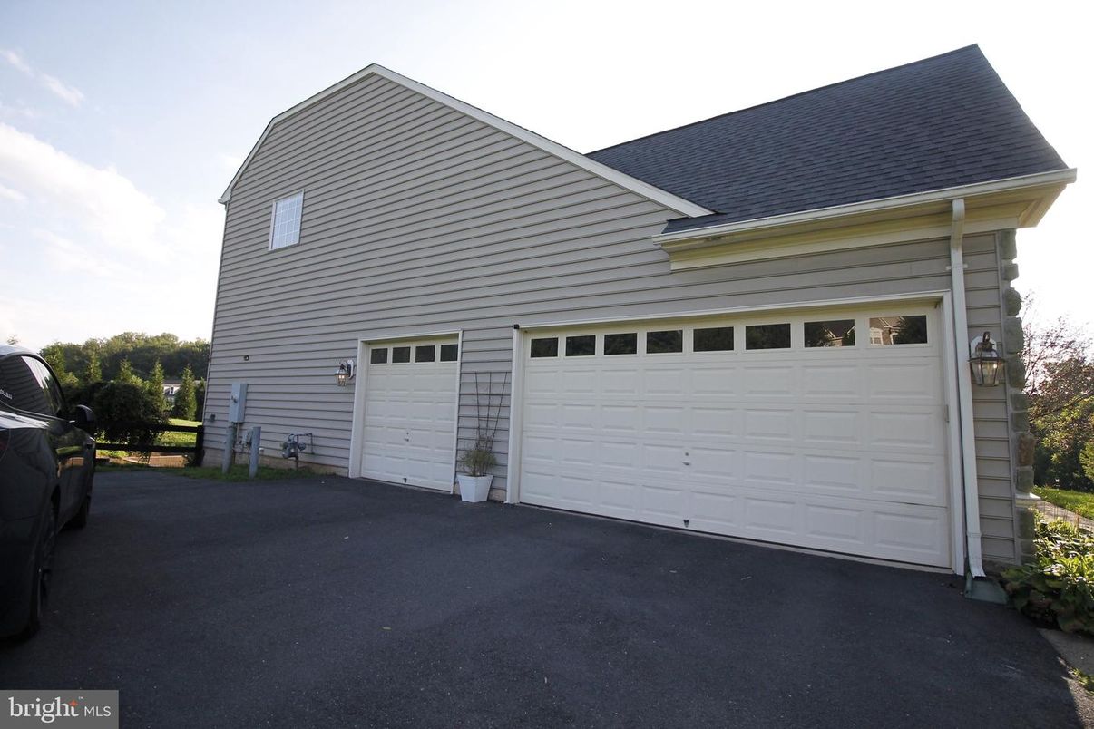 Detached Garage, Exterior