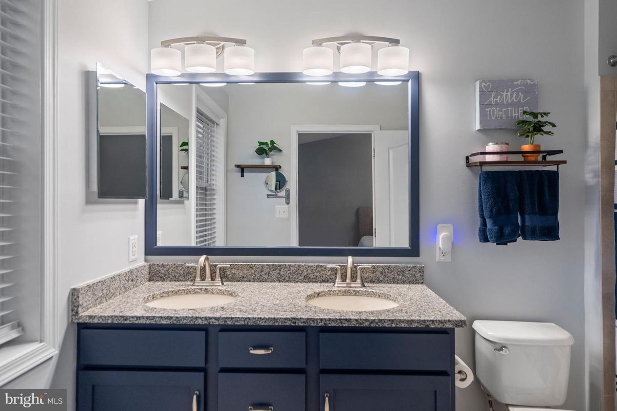 Bathroom, Dual Sink Vanities, Interior