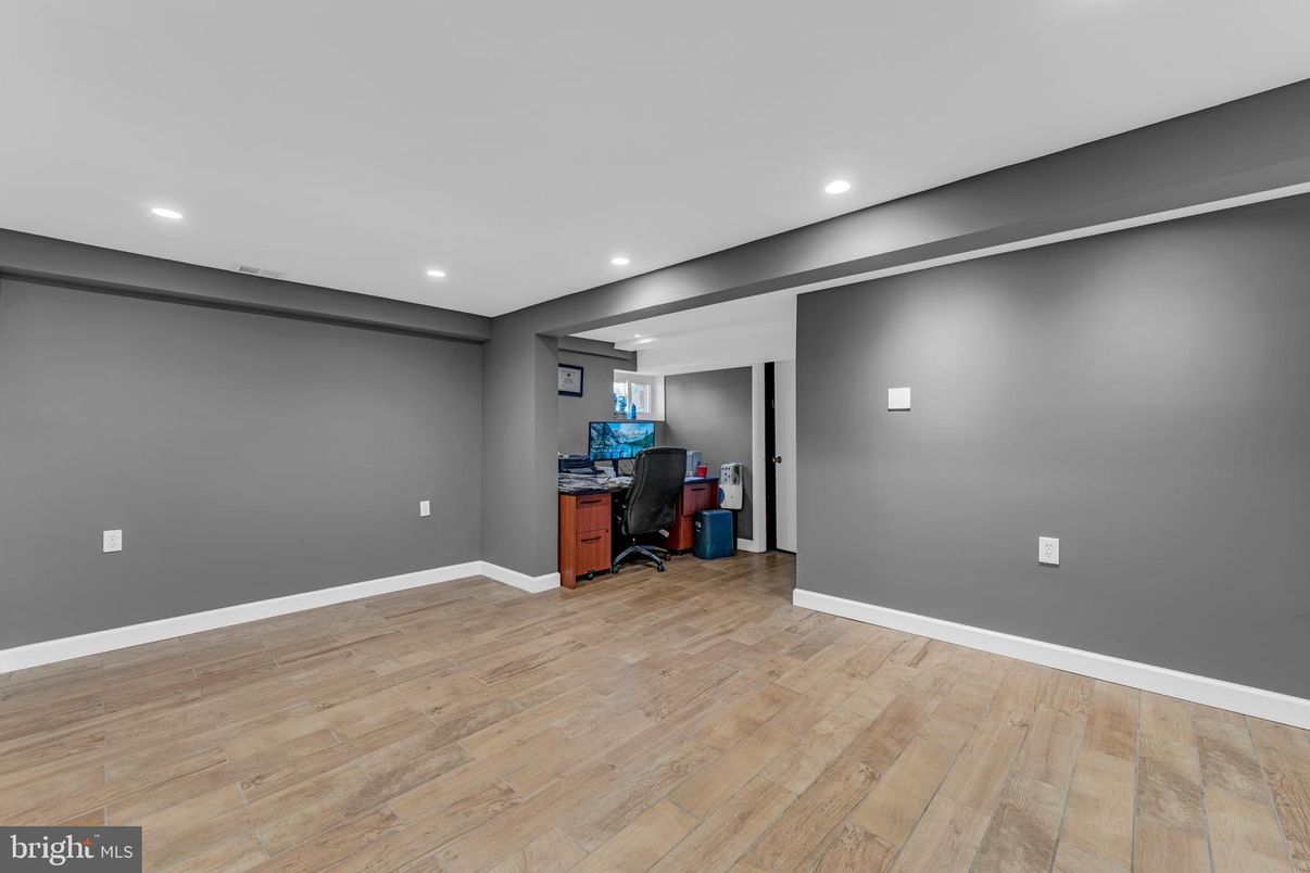 Home Office, Interior, Recessed Lighting, Wood Texture Flooring