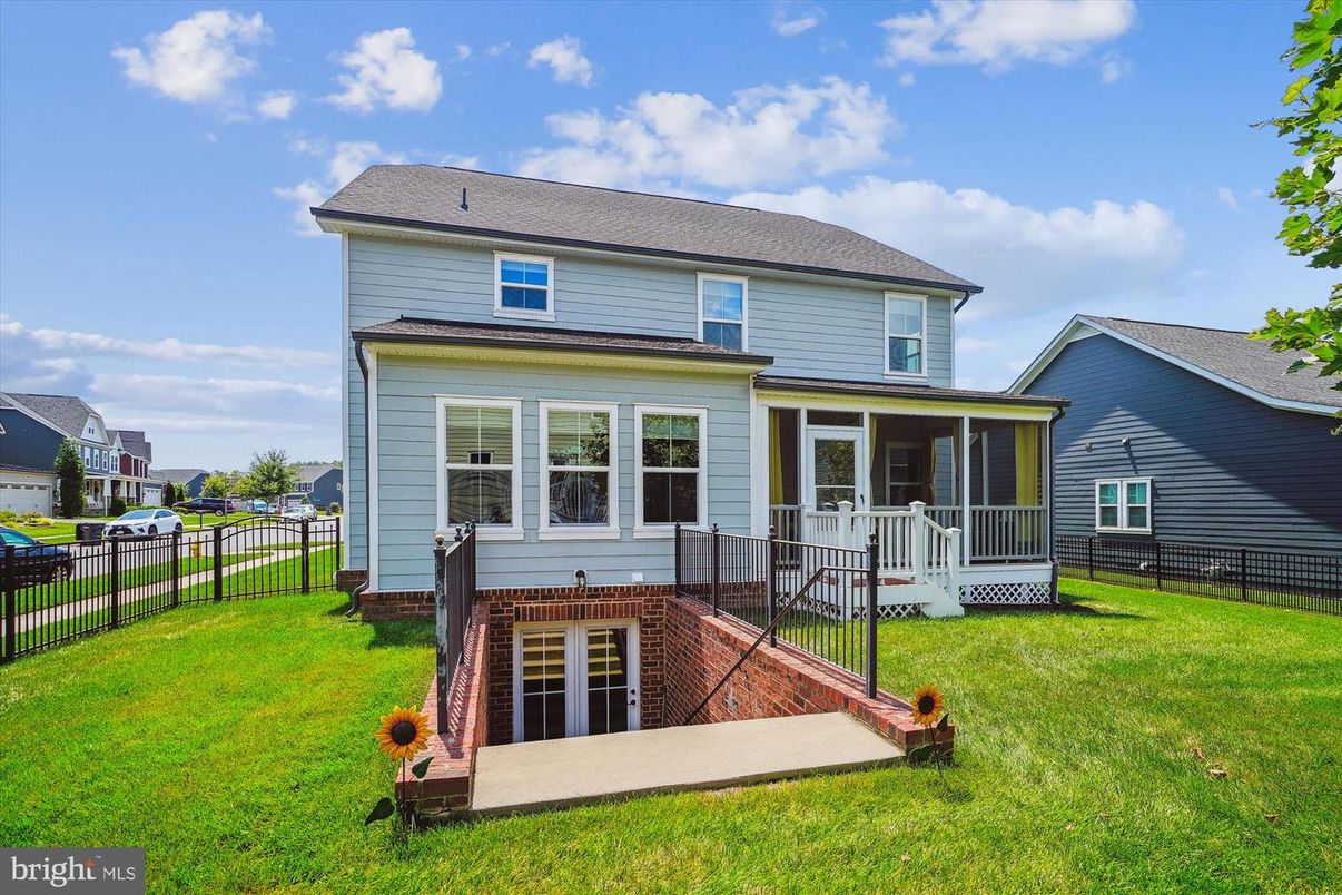 Backyard, Exterior, Facade, American Foursquare