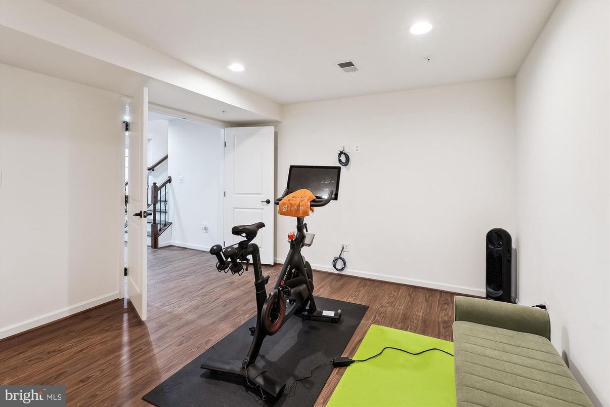 Fitness Equipment, Interior, Recessed Lighting, Wood Texture Flooring