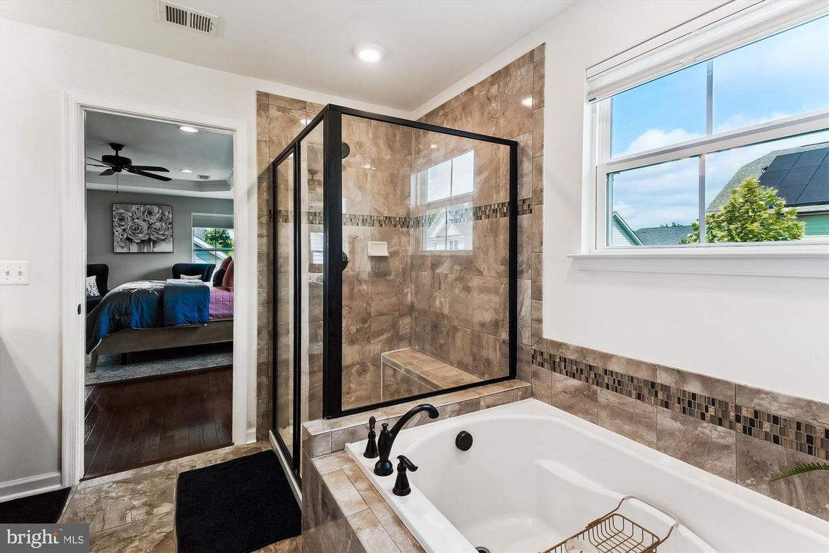 Bathroom, Bedroom, Glass Shower, Interior, Recessed Lighting