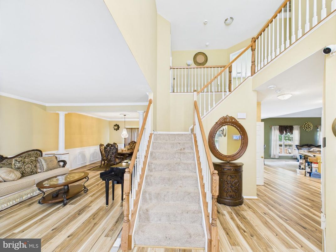 Interior, Pendant Lights, Wood Texture Flooring