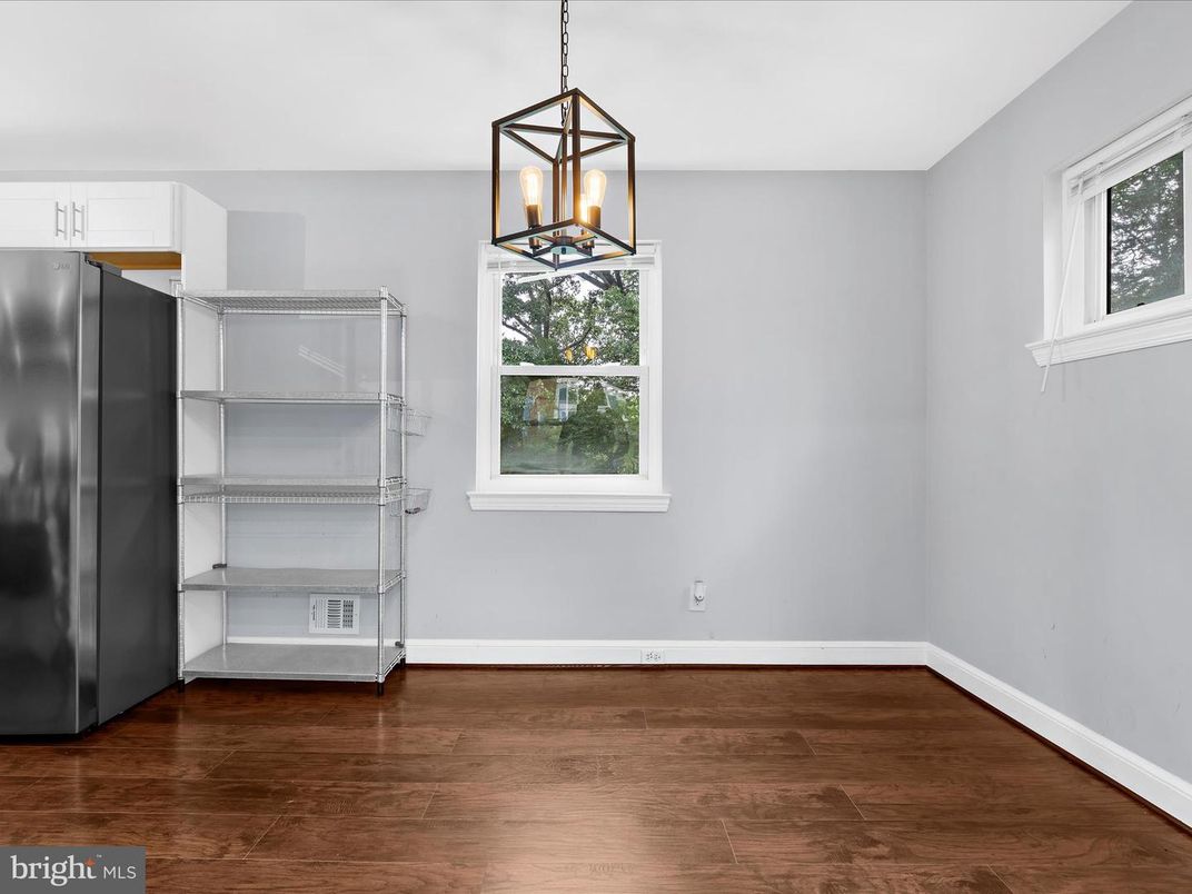 Empty room, Interior, Pendant Lights, Wood Texture Flooring