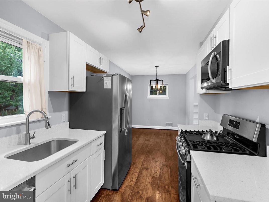 Interior, Kitchen, Pendant Lights, Wood Texture Flooring