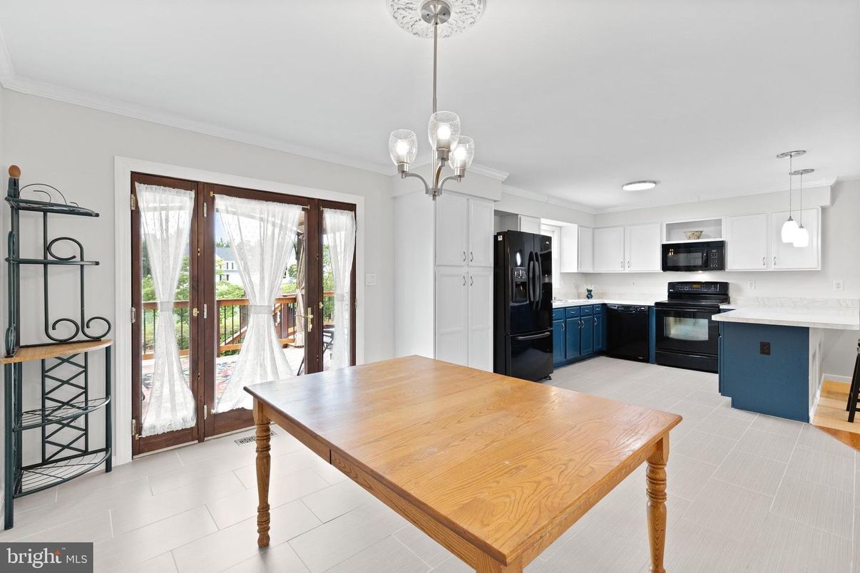 Chandelier, Dining room, Interior, Kitchen, Pendant Lights