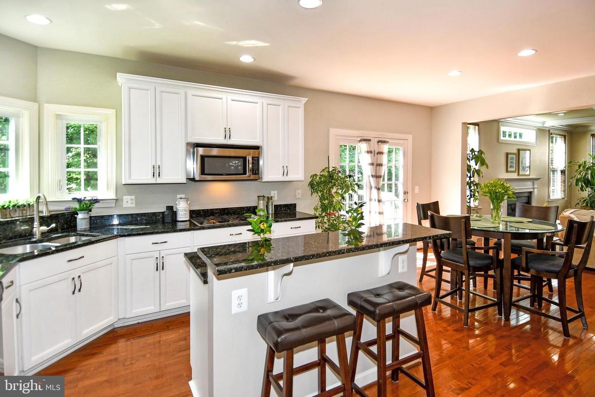 Dining room, Interior, Kitchen, Recessed Lighting, Wood Texture Flooring