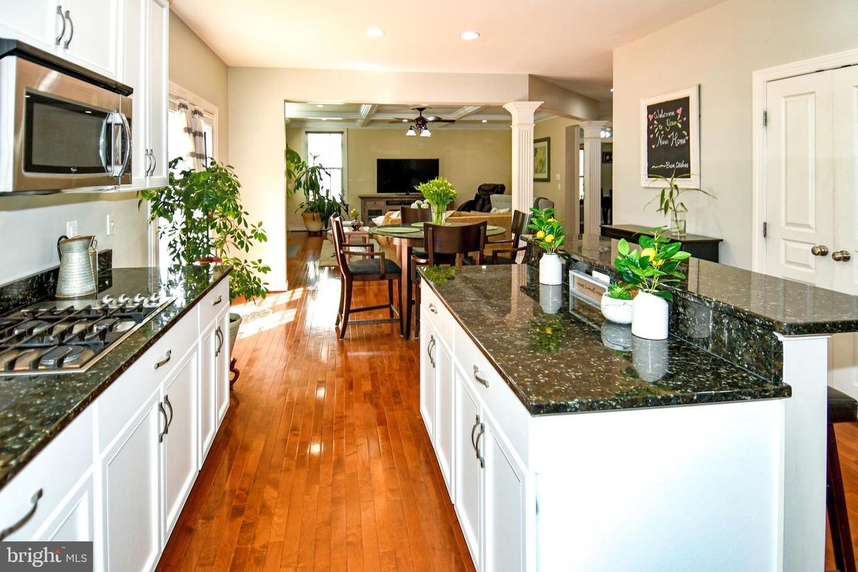 Dining room, Interior, Kitchen, Recessed Lighting, Wood Texture Flooring