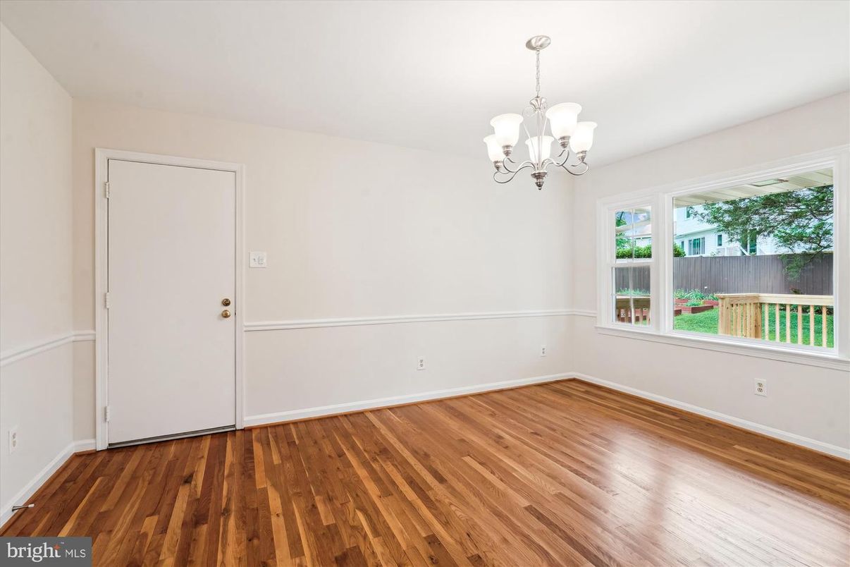 Chandelier, Empty room, Interior, Wood Texture Flooring