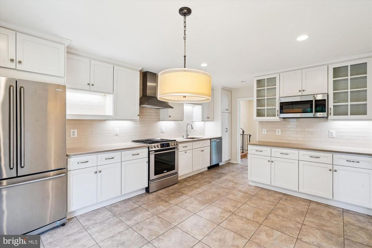 Interior, Kitchen, Pendant Lights, Recessed Lighting, Stainless Steel Appliances