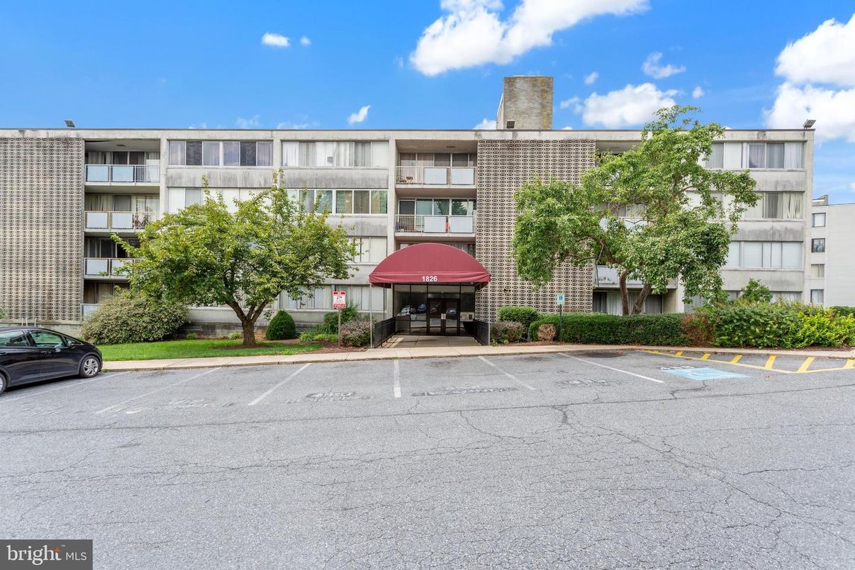 Exterior, Facade, Condo Building