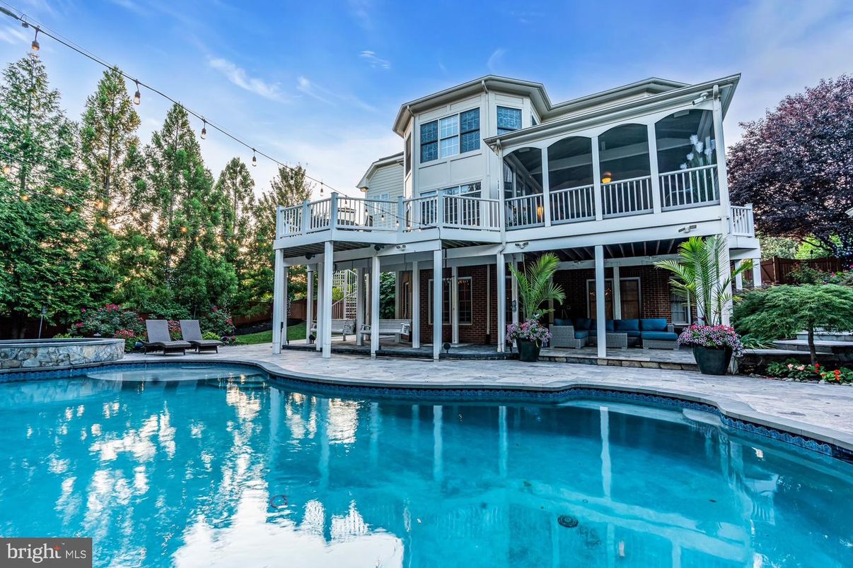 Exterior, Pool