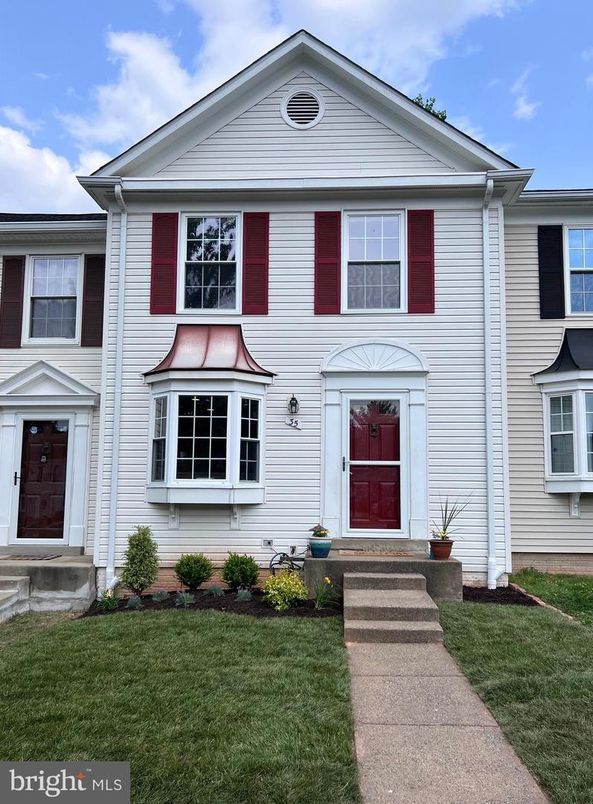 Exterior, Facade, Rowhouse