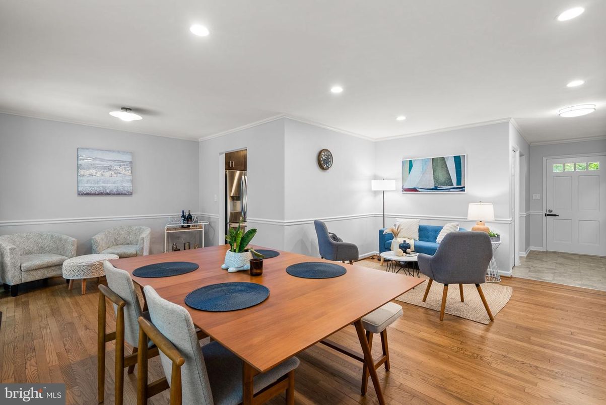 Dining room, Interior, Living room, Recessed Lighting, Wood Texture Flooring