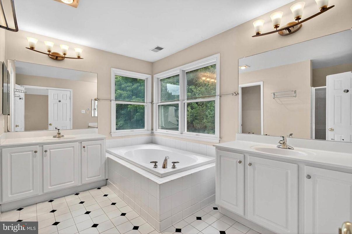 Bathroom, Dual Sink Vanities, Interior