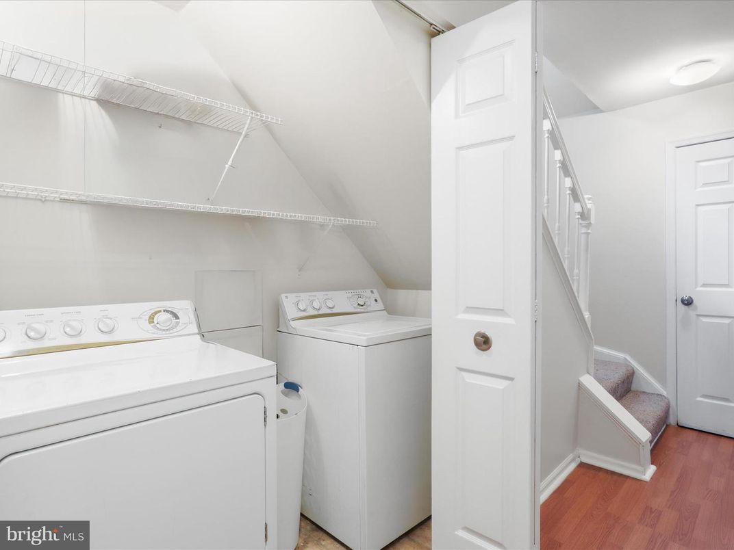 Interior, Utility Closets, Washer, Wood Texture Flooring