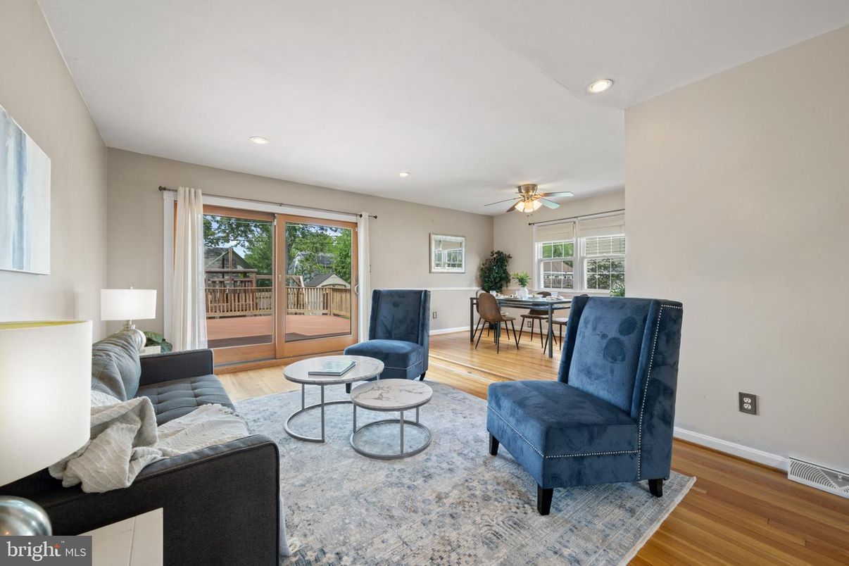 Dining room, Interior, Living room, Recessed Lighting, Wood Texture Flooring