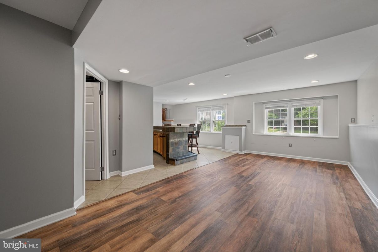 Empty room, Interior, Kitchen, Recessed Lighting, Wood Texture Flooring