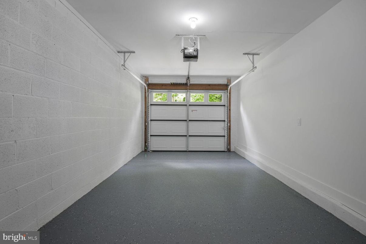 Garage, Interior