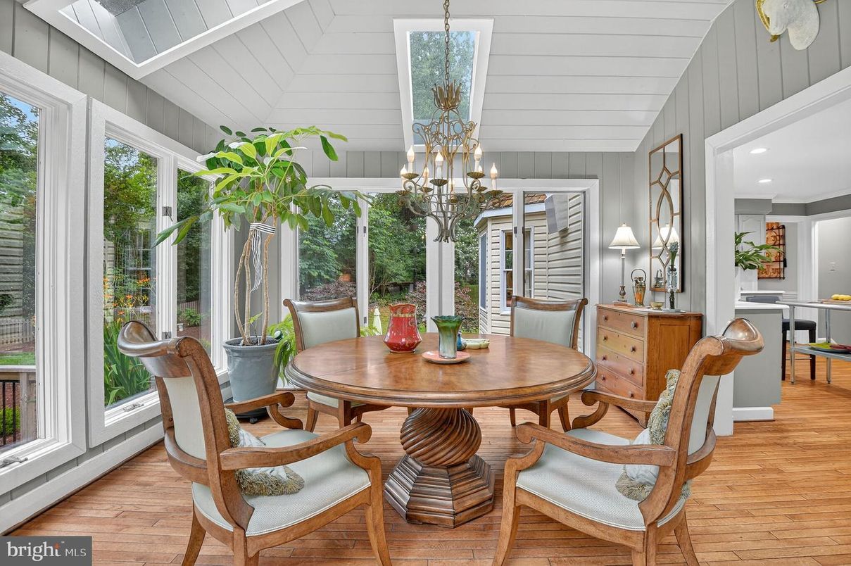 Chandelier, Dining room, Interior, Recessed Lighting, Wood Texture Flooring