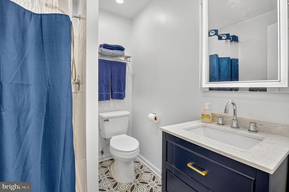 Bathroom, Interior, Recessed Lighting