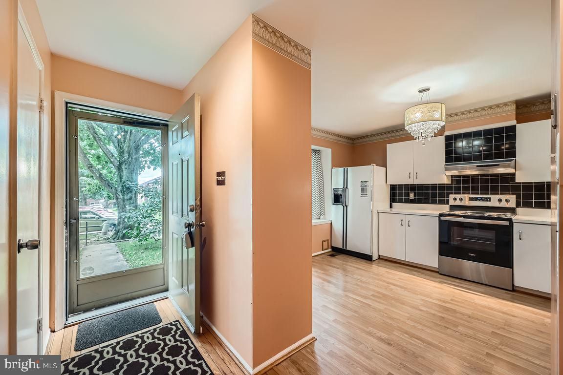 Chandelier, Interior, Kitchen, Stainless Steel Appliances, Wood Texture Flooring
