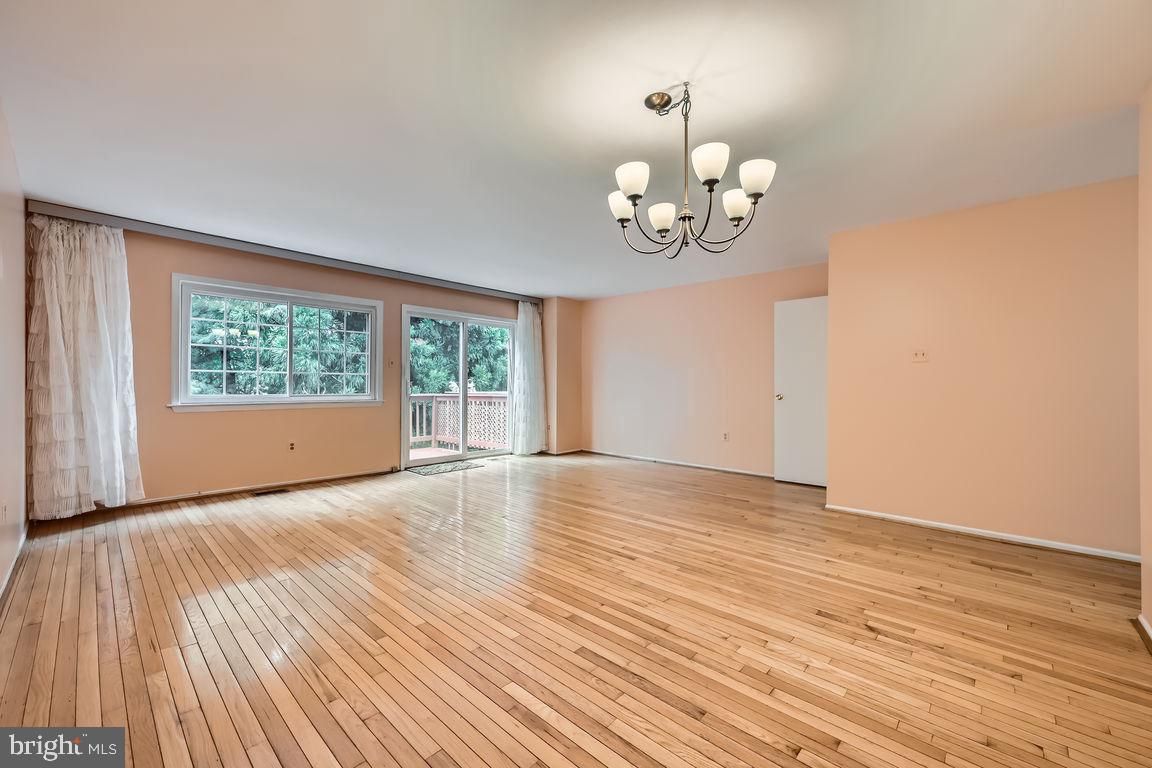Chandelier, Empty room, Interior, Wood Texture Flooring