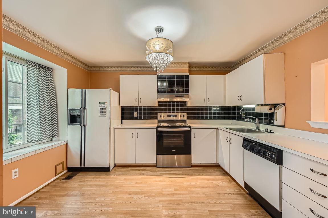 Chandelier, Interior, Kitchen, Stainless Steel Appliances, Wood Texture Flooring