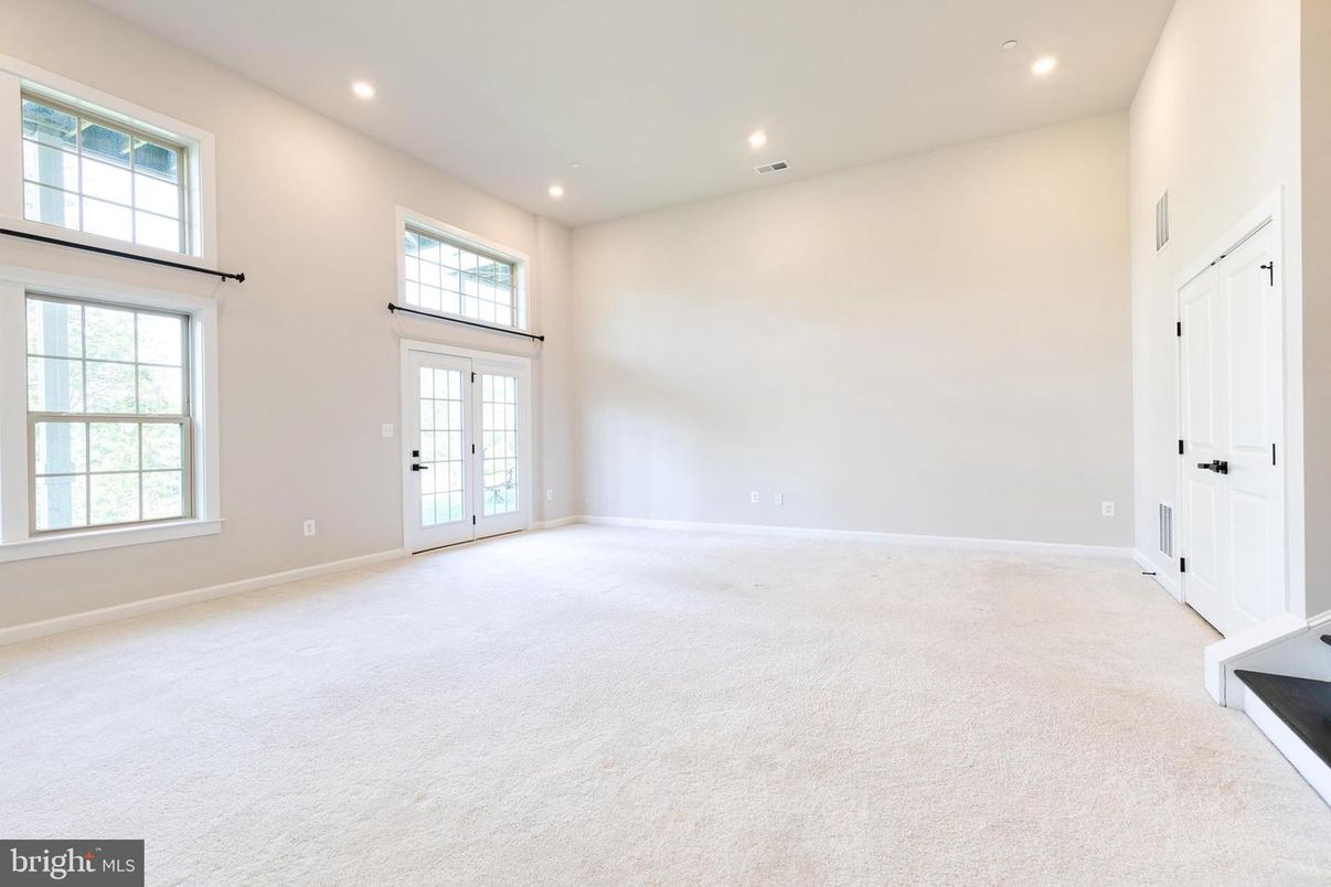 Empty room, Interior, Recessed Lighting