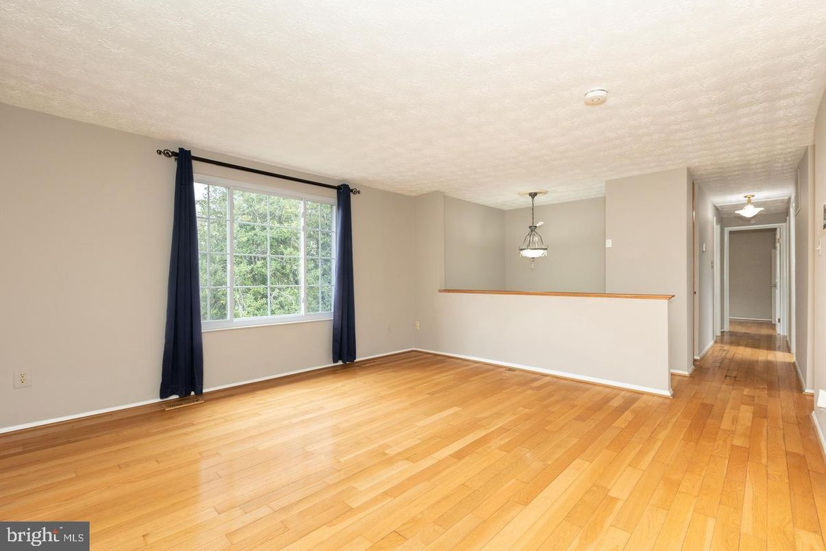 Empty room, Interior, Pendant Lights, Wood Texture Flooring