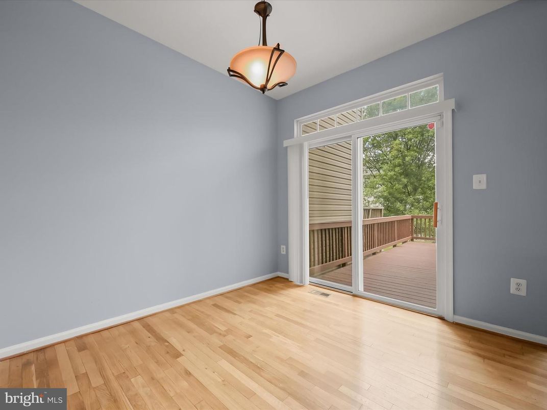 Empty room, Interior, Pendant Lights, Wood Texture Flooring